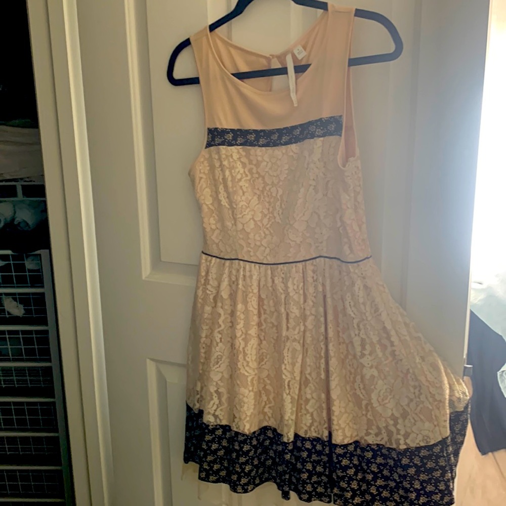LC Lauren Conrad lined lace dress size 8